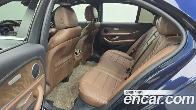 Mercedes-Benz E-Class 2022 — Фото 11/20