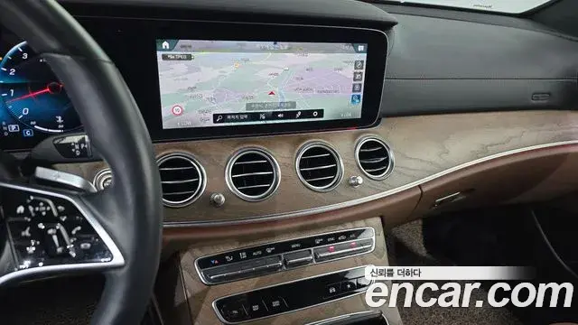 Mercedes-Benz E-Class 2022 — Фото 12/20
