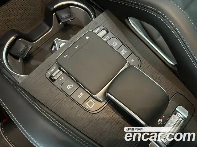 Mercedes-Benz GLE-Class 2026 — Photo 13/19