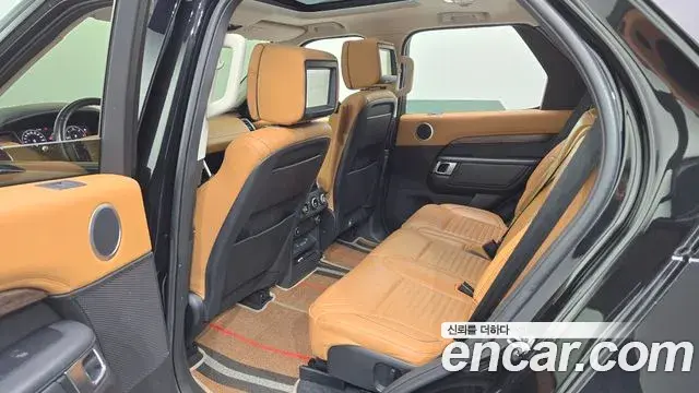 Land Rover Discovery 5 2019 — Photo 32/38