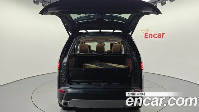 Land Rover Discovery 5 2019 — Photo 7/38