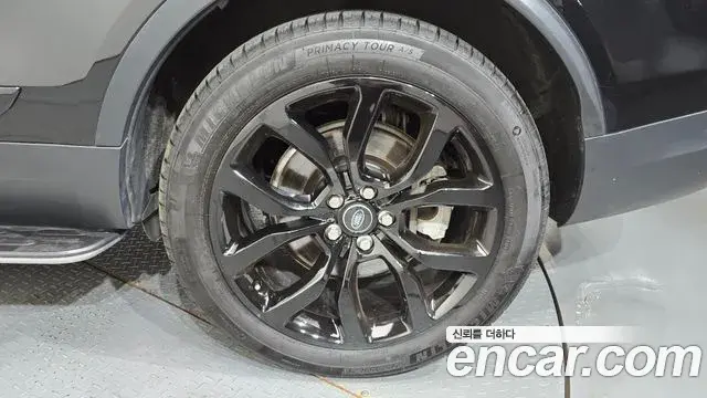 Land Rover Discovery 5 2019 — Photo 15/38