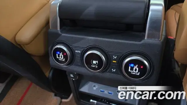 Land Rover Discovery 5 2019 — Photo 16/38