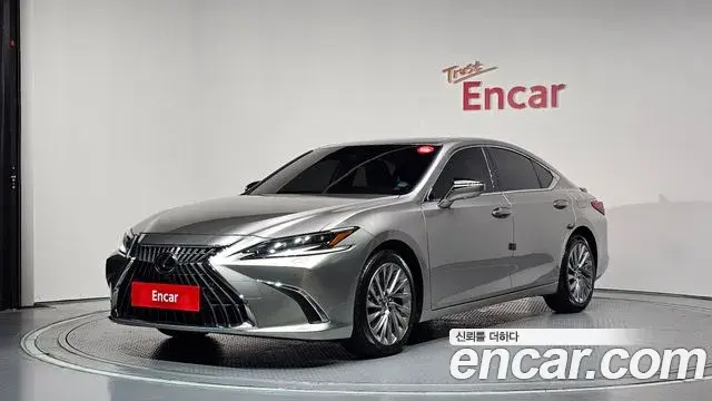 Lexus ES300h 2024 — ფოტო 15/35