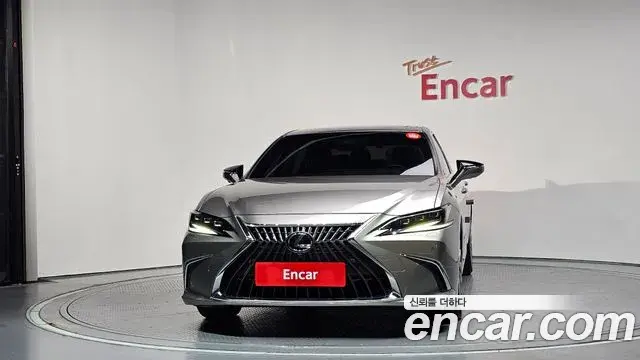 Lexus ES300h 2024 — ფოტო 7/35