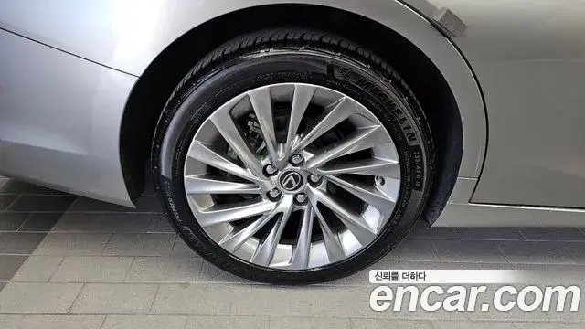 Lexus ES300h 2024 — ფოტო 2/35