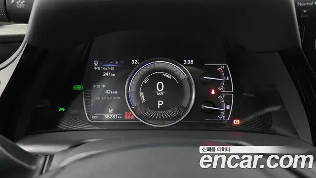 Lexus ES300h 2024 — ფოტო 34/35