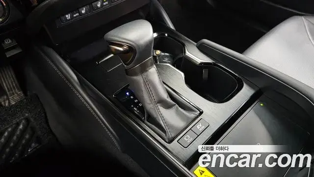Lexus ES300h 2024 — ფოტო 26/35