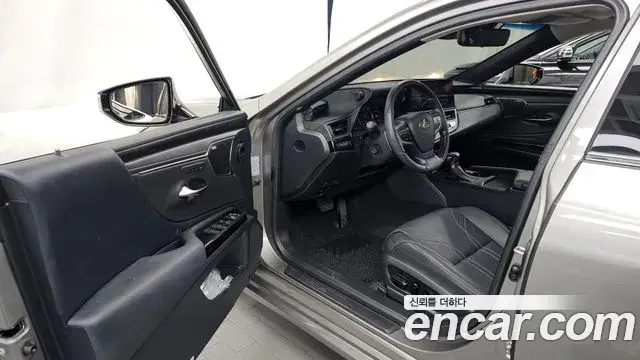 Lexus ES300h 2024 — ფოტო 4/35
