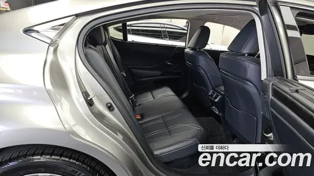 Lexus ES300h 2024 — ფოტო 10/35