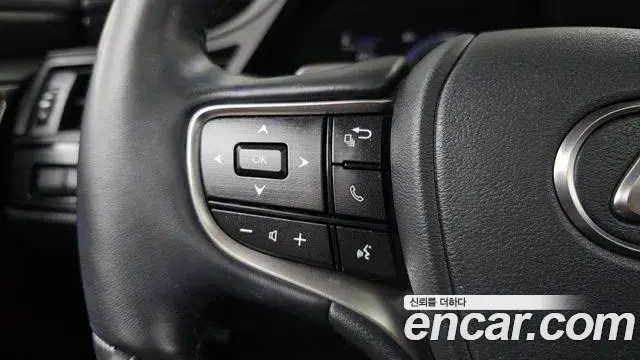 Lexus ES300h 2024 — ფოტო 23/35