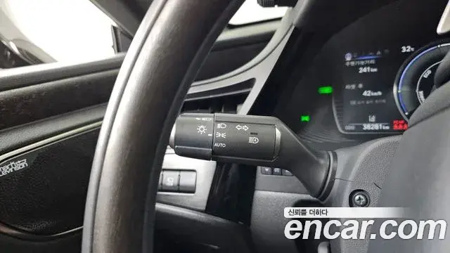 Lexus ES300h 2024 — ფოტო 12/35