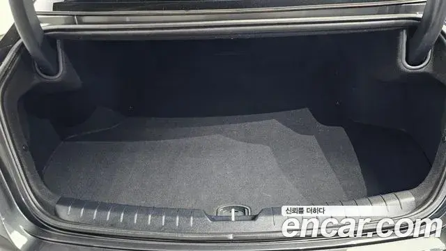 Kia K8 2022 — Şəkil 18/33