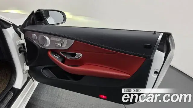 Mercedes-Benz C-Class 2019 — Photo 9/30