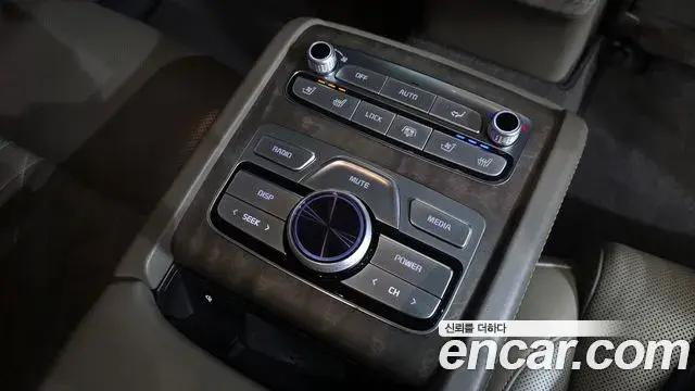 Kia The K9 2021 — Photo 19/20