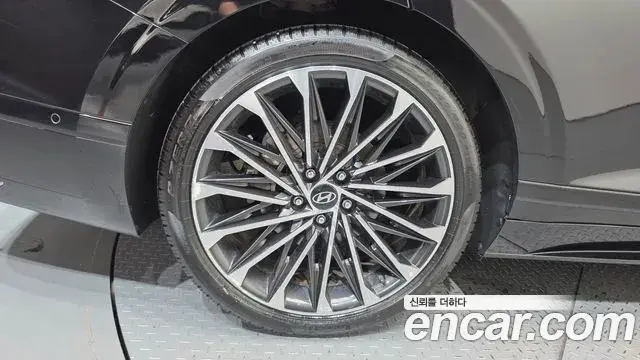 Hyundai Grandeur Hybrid 2023 — ფოტო 7/20