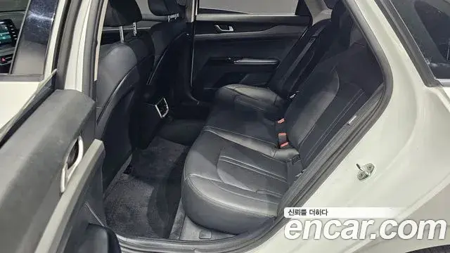 Kia K5 2022 — Şəkil 19/20