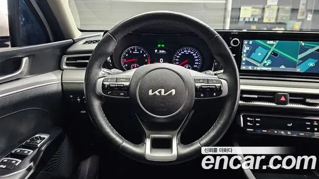 Kia K5 2022 — Şəkil 10/20