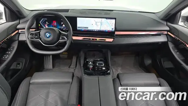 BMW 5 Series 2024 — Photo 7/20