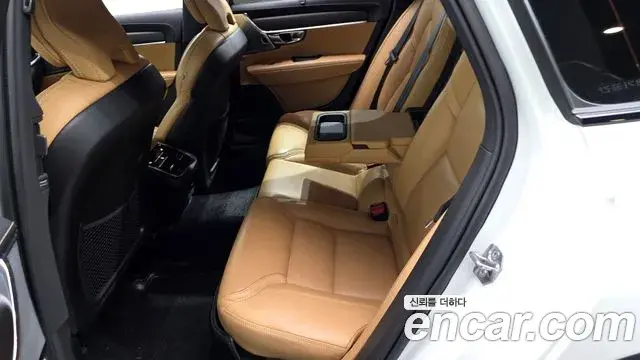 Volvo V90 Cross Country 2020 — Photo 18/20