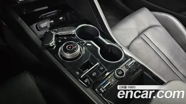 Kia K5 2020 — Şəkil 25/32