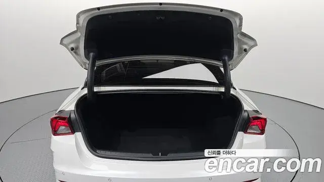 Kia K5 2020 — Şəkil 19/32