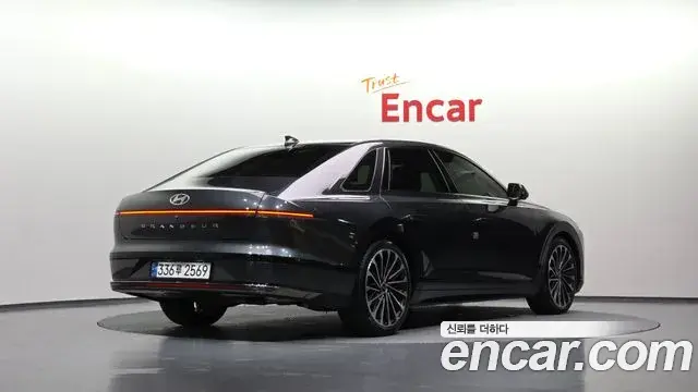 Hyundai Grandeur Hybrid 2023 — Photo 18/20