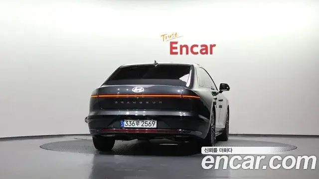 Hyundai Grandeur Hybrid 2023 — Photo 7/20