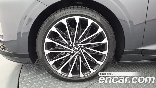 Hyundai Grandeur Hybrid 2023 — Photo 4/20