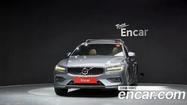 Volvo V60 Cross Country 2019 — ფოტო 15/20