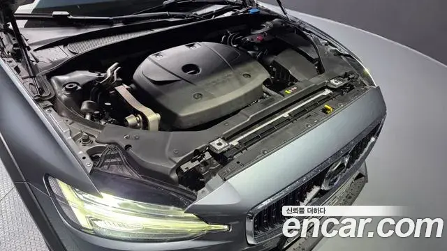 Volvo V60 Cross Country 2019 — ფოტო 18/20