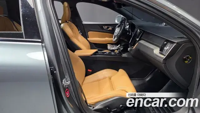Volvo V60 Cross Country 2019 — ფოტო 4/20