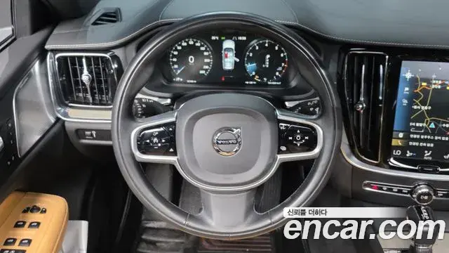 Volvo V60 Cross Country 2019 — ფოტო 2/20
