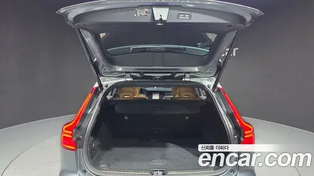 Volvo V60 Cross Country 2019 — ფოტო 12/20