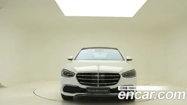 Mercedes-Benz S-Class 2025 — Фото 2/18
