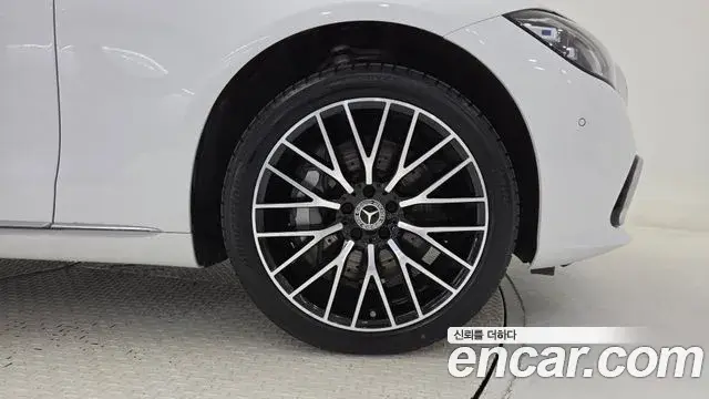 Mercedes-Benz S-Class 2025 — Фото 4/18