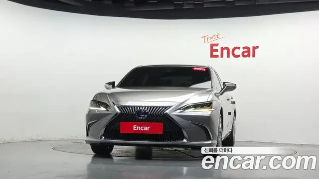 Lexus ES300h 2019 — Şəkil 18/35