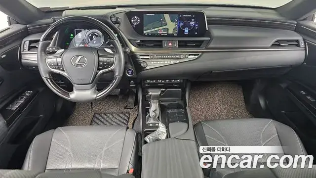 Lexus ES300h 2019 — Şəkil 13/35