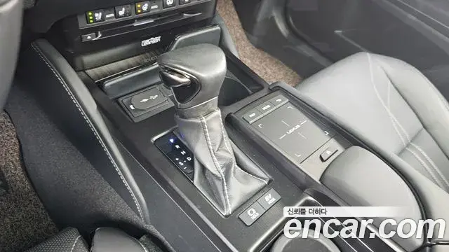 Lexus ES300h 2019 — Şəkil 2/35
