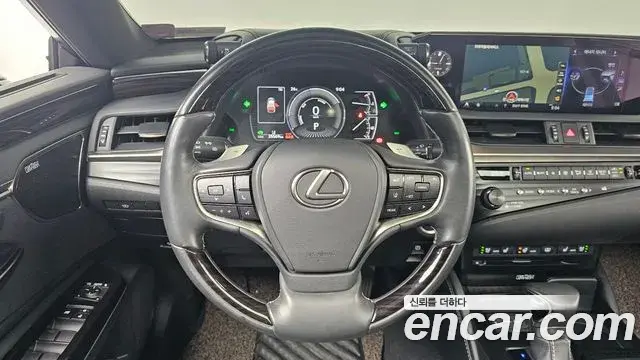 Lexus ES300h 2019 — Şəkil 31/35