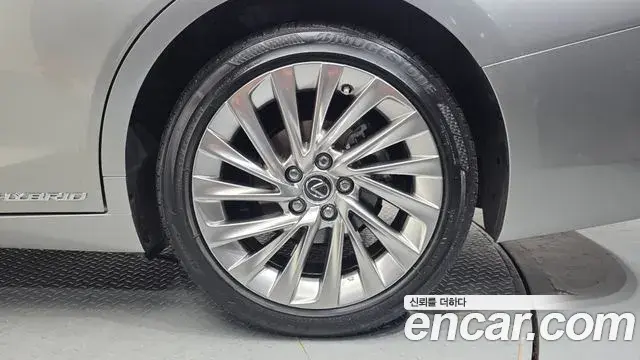 Lexus ES300h 2019 — Şəkil 10/35