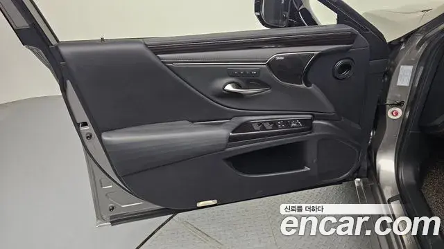 Lexus ES300h 2019 — Şəkil 20/35