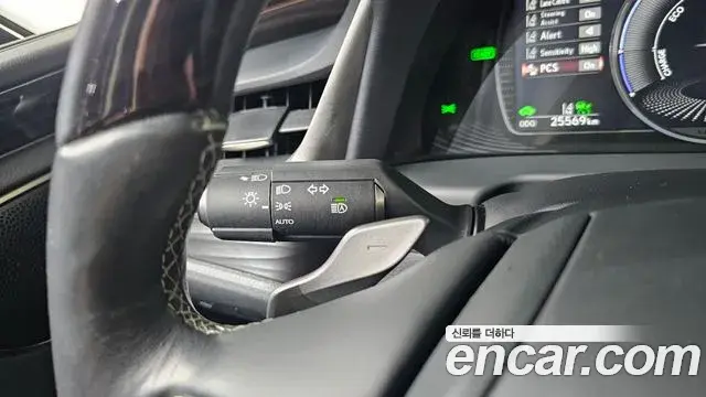 Lexus ES300h 2019 — Şəkil 22/35