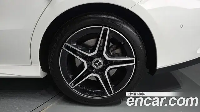 Mercedes-Benz CLA-Class 2022 — Photo 28/32