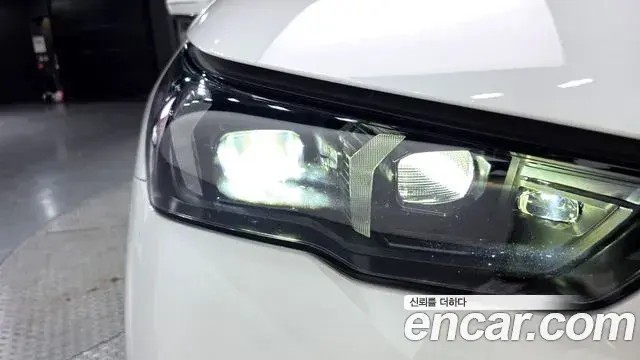 BMW 5 Series 2025 — Photo 10/35