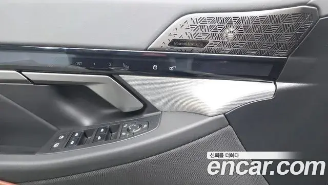 BMW 5 Series 2025 — Photo 33/35