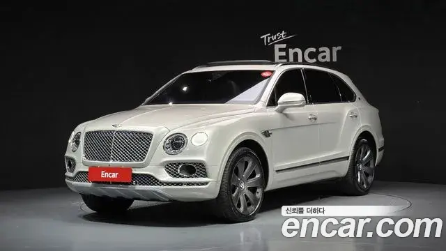 Bentley Bentayga 2018 — ფოტო 13/20