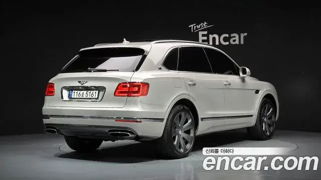 Bentley Bentayga 2018 — ფოტო 20/20