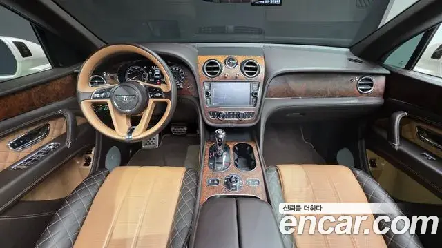 Bentley Bentayga 2018 — ფოტო 6/20