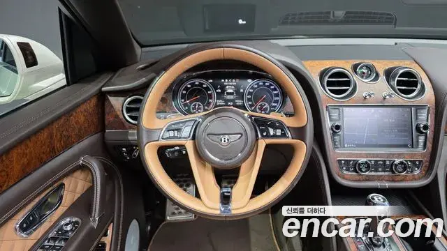 Bentley Bentayga 2018 — ფოტო 4/20